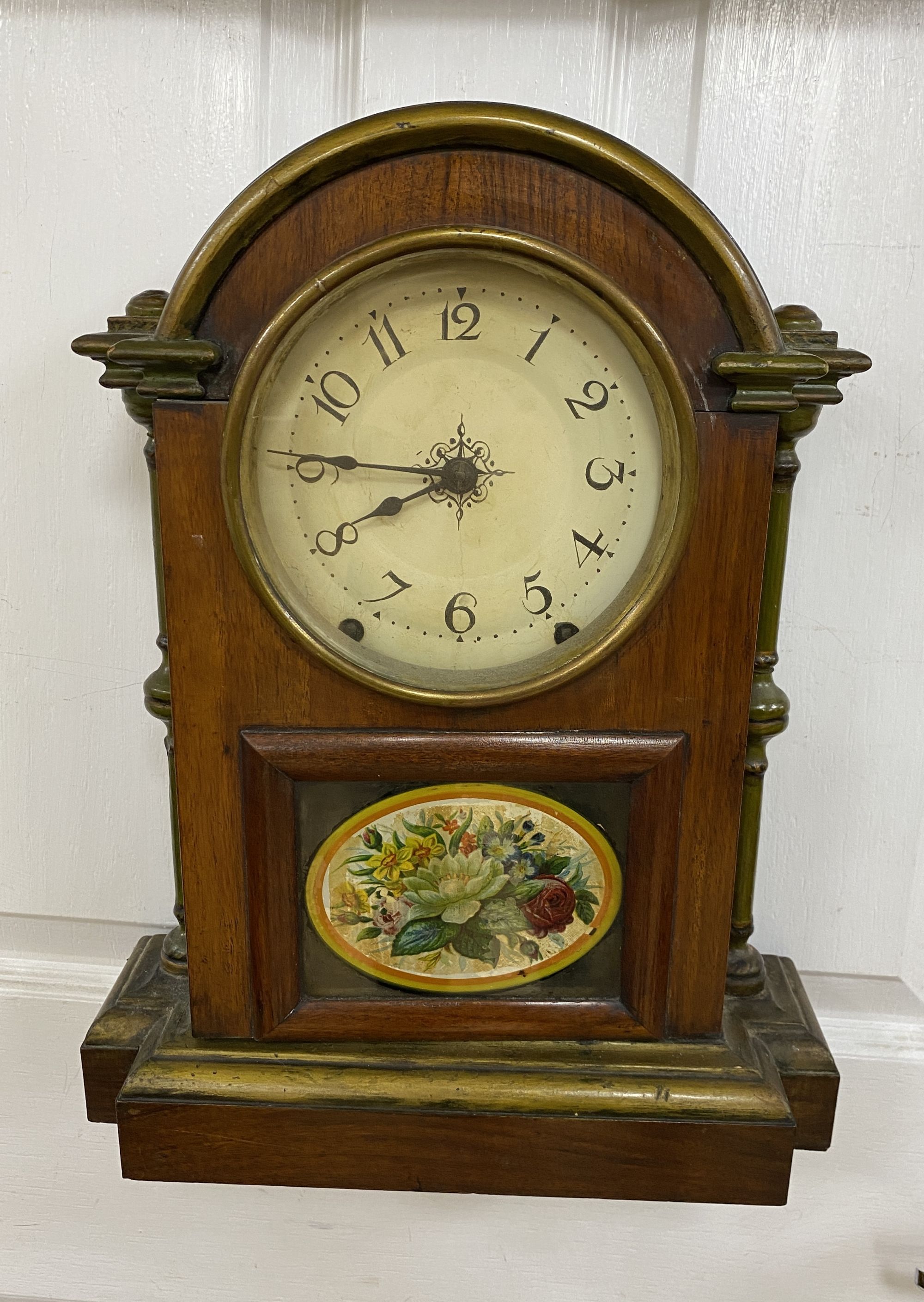 An eight day Seth Thomas mantel clock, height 41cm